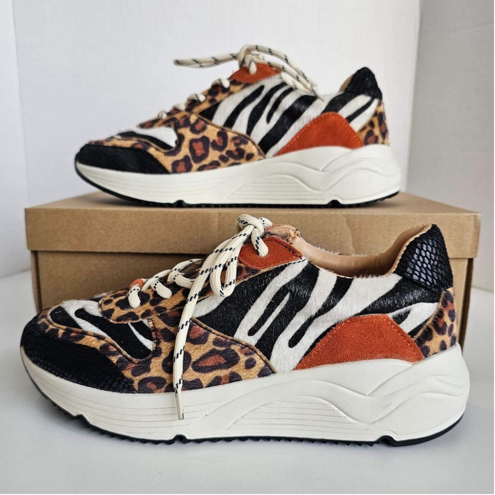 NIB - Vici, Oasis Society, Women's "Take The Lead" Running Sneaker. Size: 7